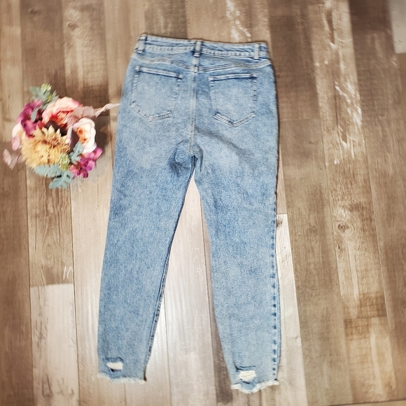 Tinseltown Women's Juniors' Blue High-Waisted Distressed Jeans Size 11 NWOT - Picture 2 of 16